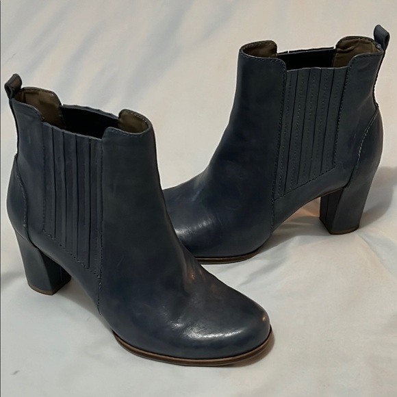 Ecco Blue Leather Chelsea Boots - Picture 1 of 9